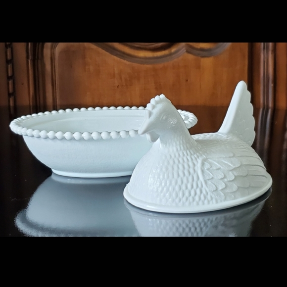 Vntge Milk Glass Hen On Nest Dish - Picture 8 of 9